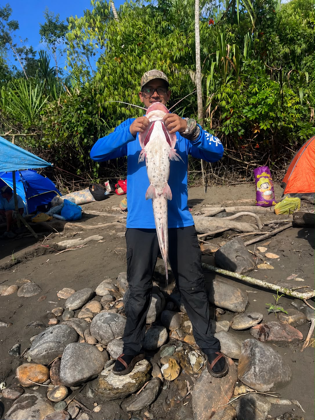 Pesca real Native Trout en río